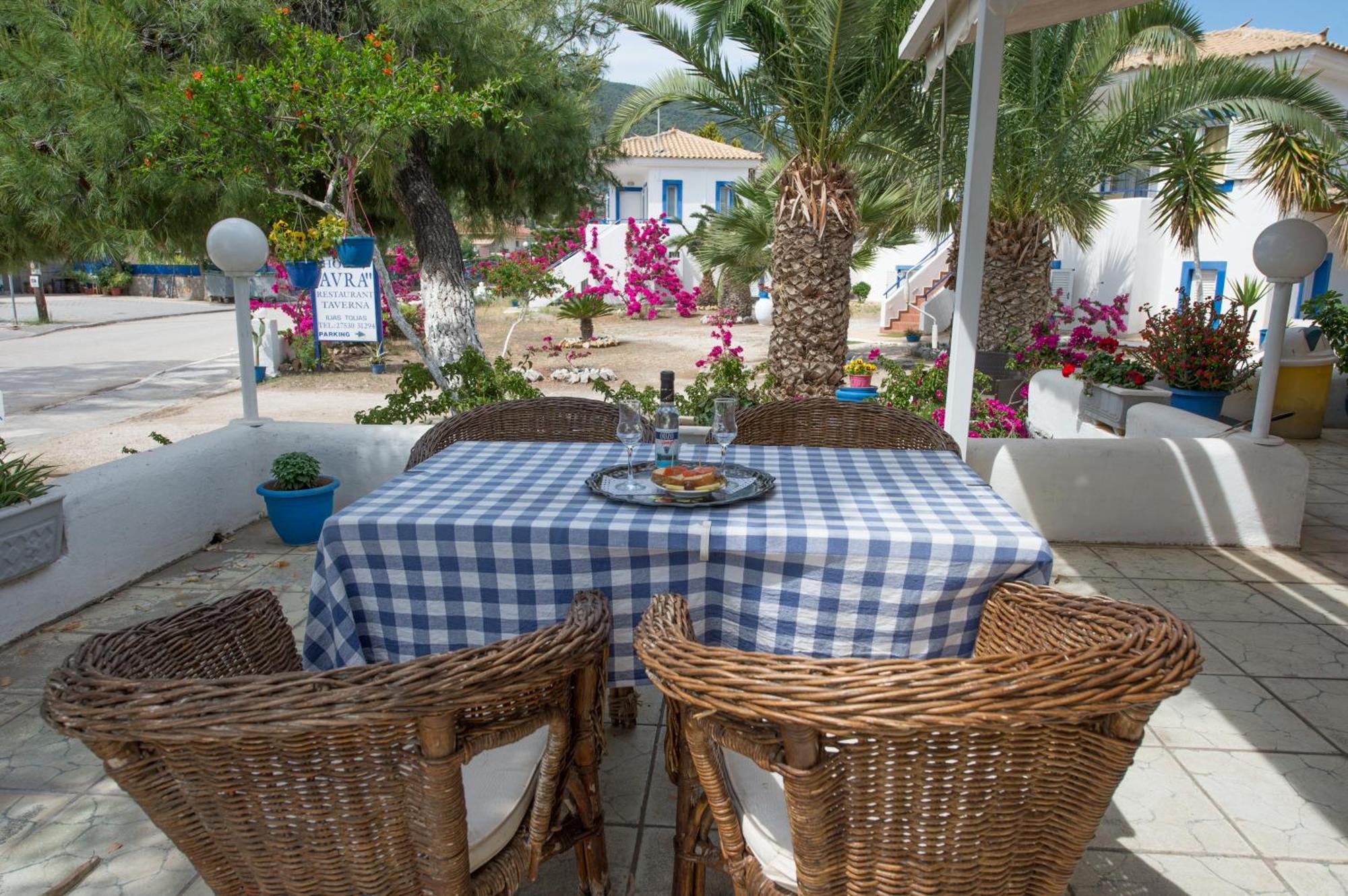 Hotel Avra Nea Epidhavros Exteriör bild