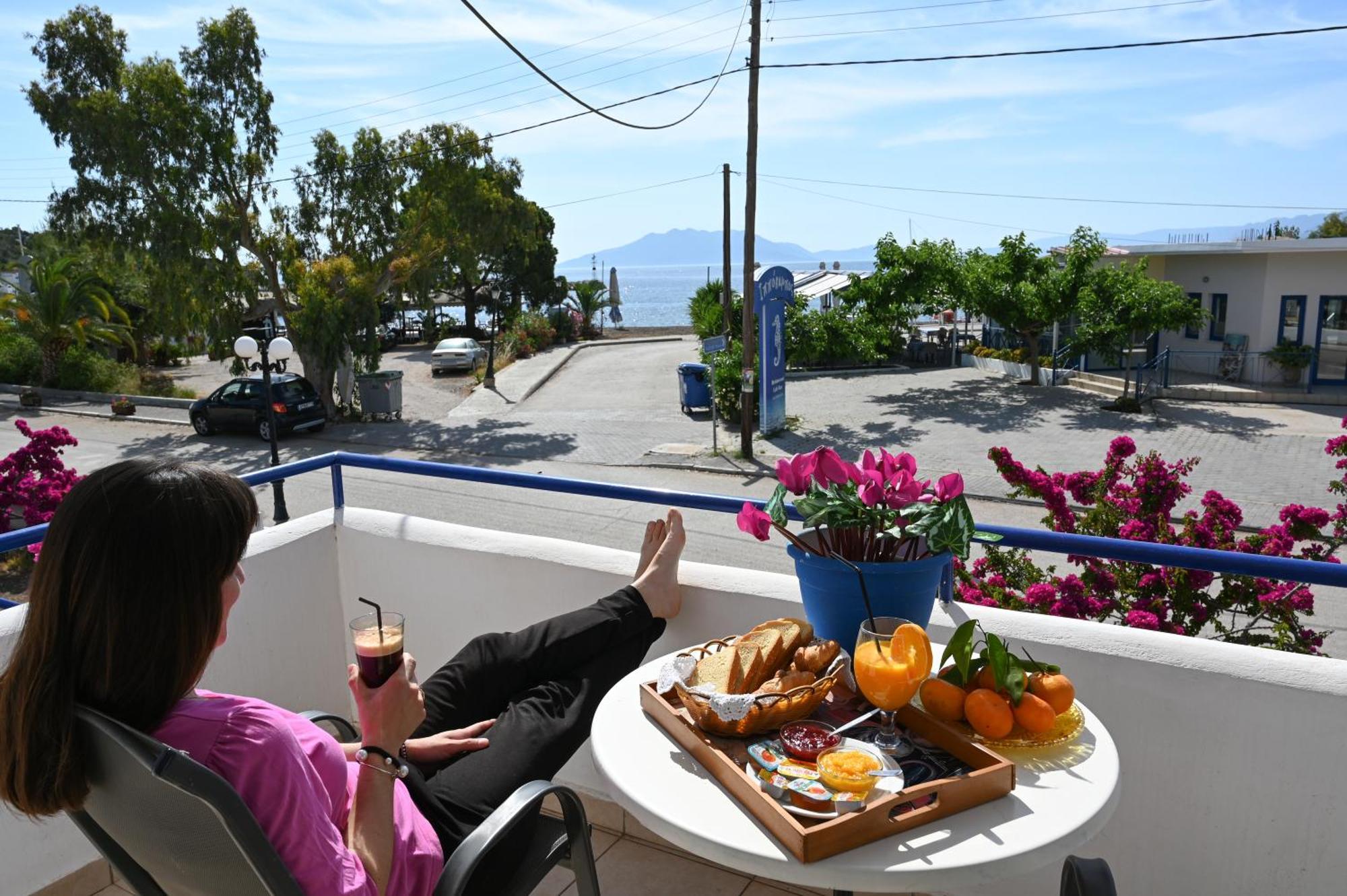 Hotel Avra Nea Epidhavros Exteriör bild