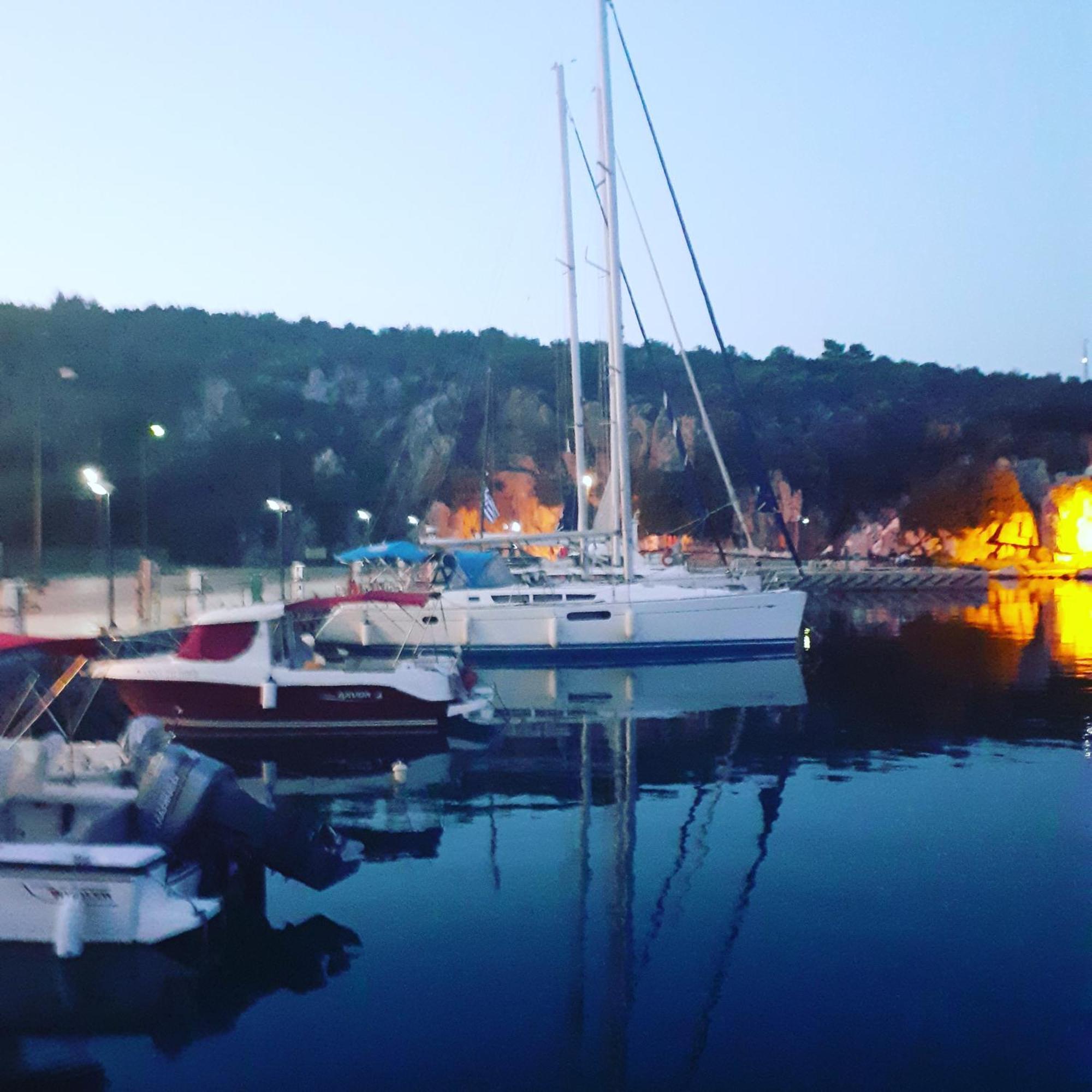 Hotel Avra Nea Epidhavros Exteriör bild